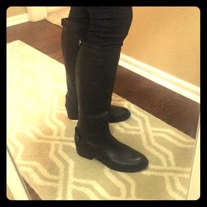 Arturo Chiang black boots